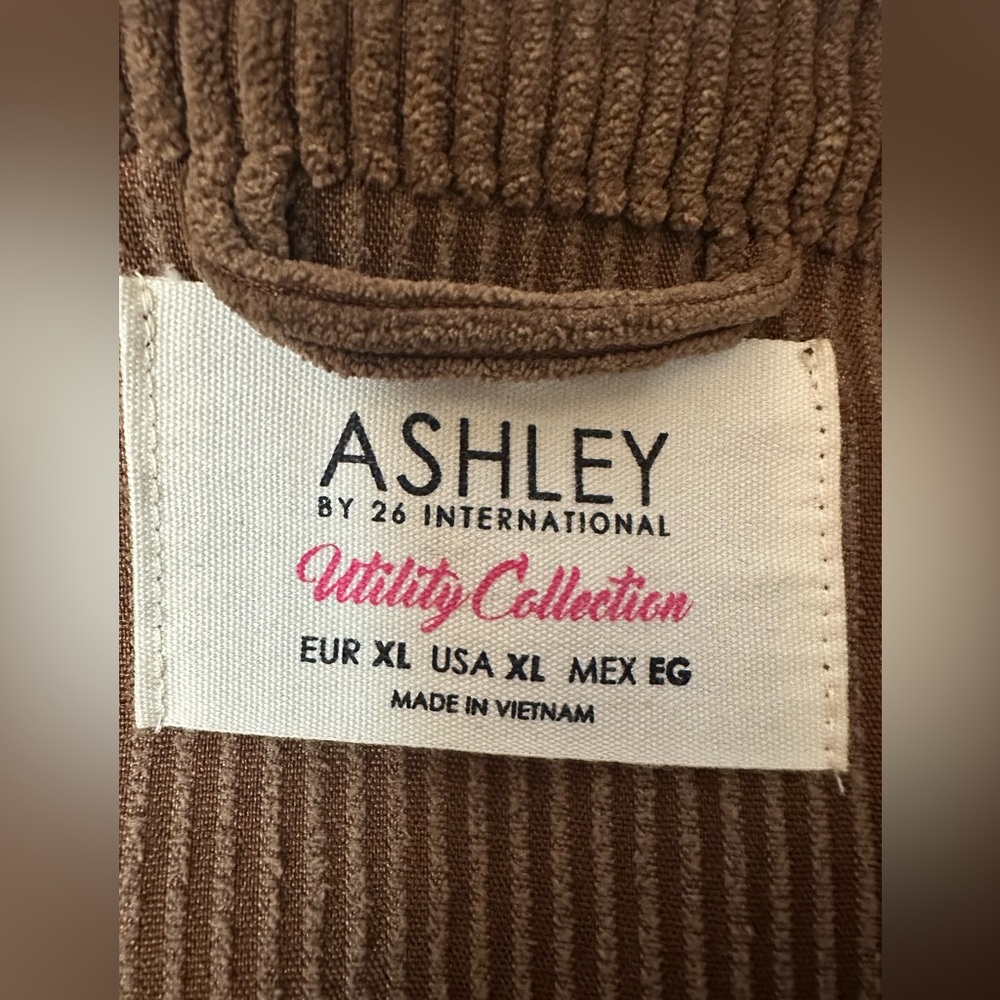 đAshley By 26 International Corduroy Button-Down Shirt - Brown - Picture 4 of 9